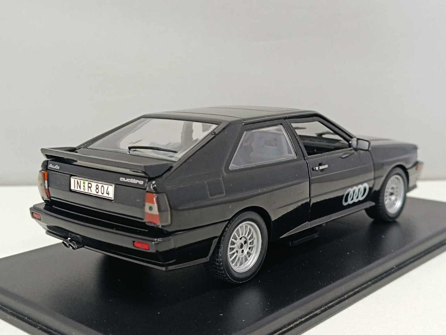 Audi Quattro 2.li Turbo 4 Nero Black 1986 Edicola Leo Models 1:24 Usato + Teca