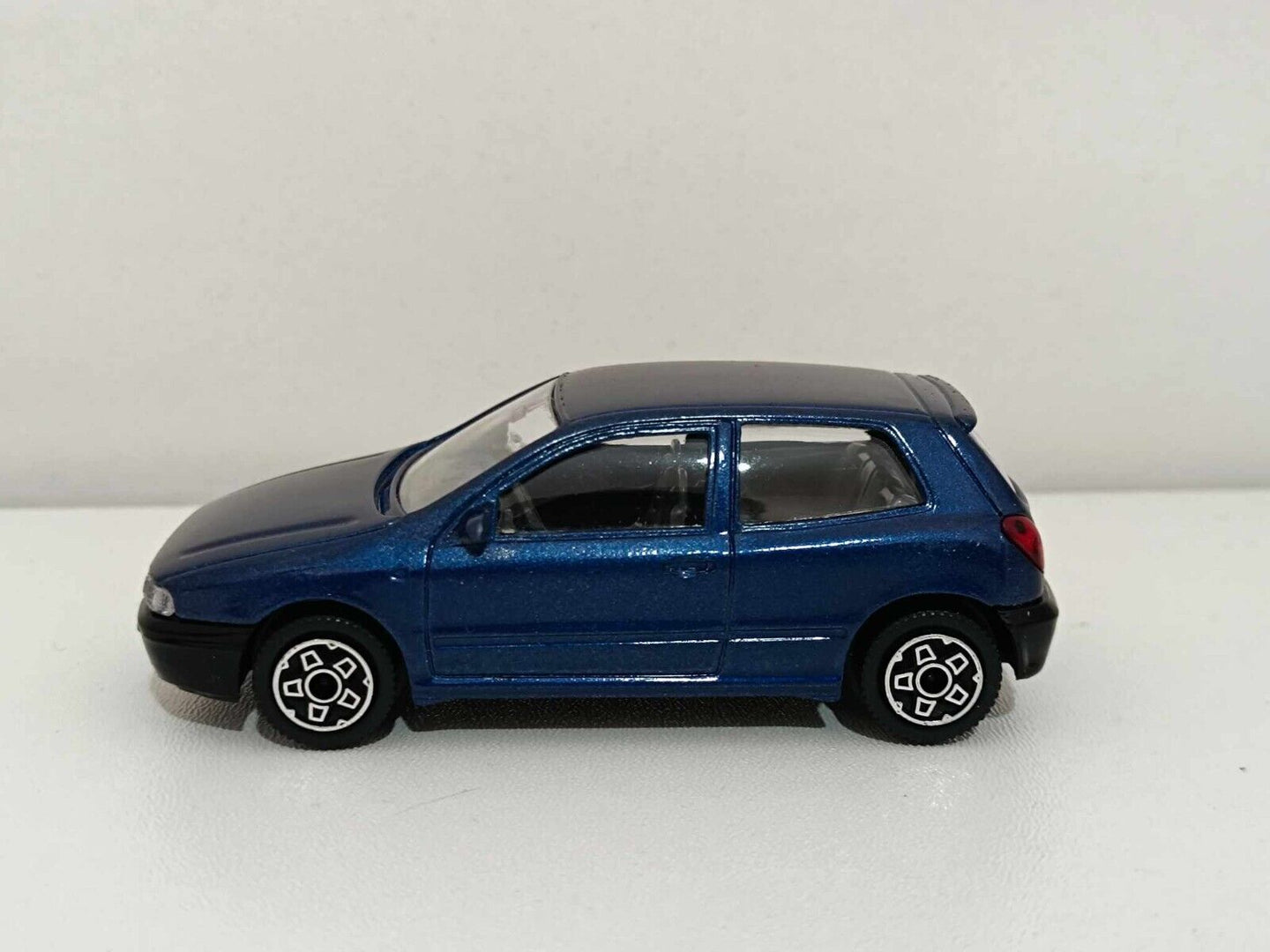Fiat Bravo (Blu Met) - Burago 1:43 GM Shop