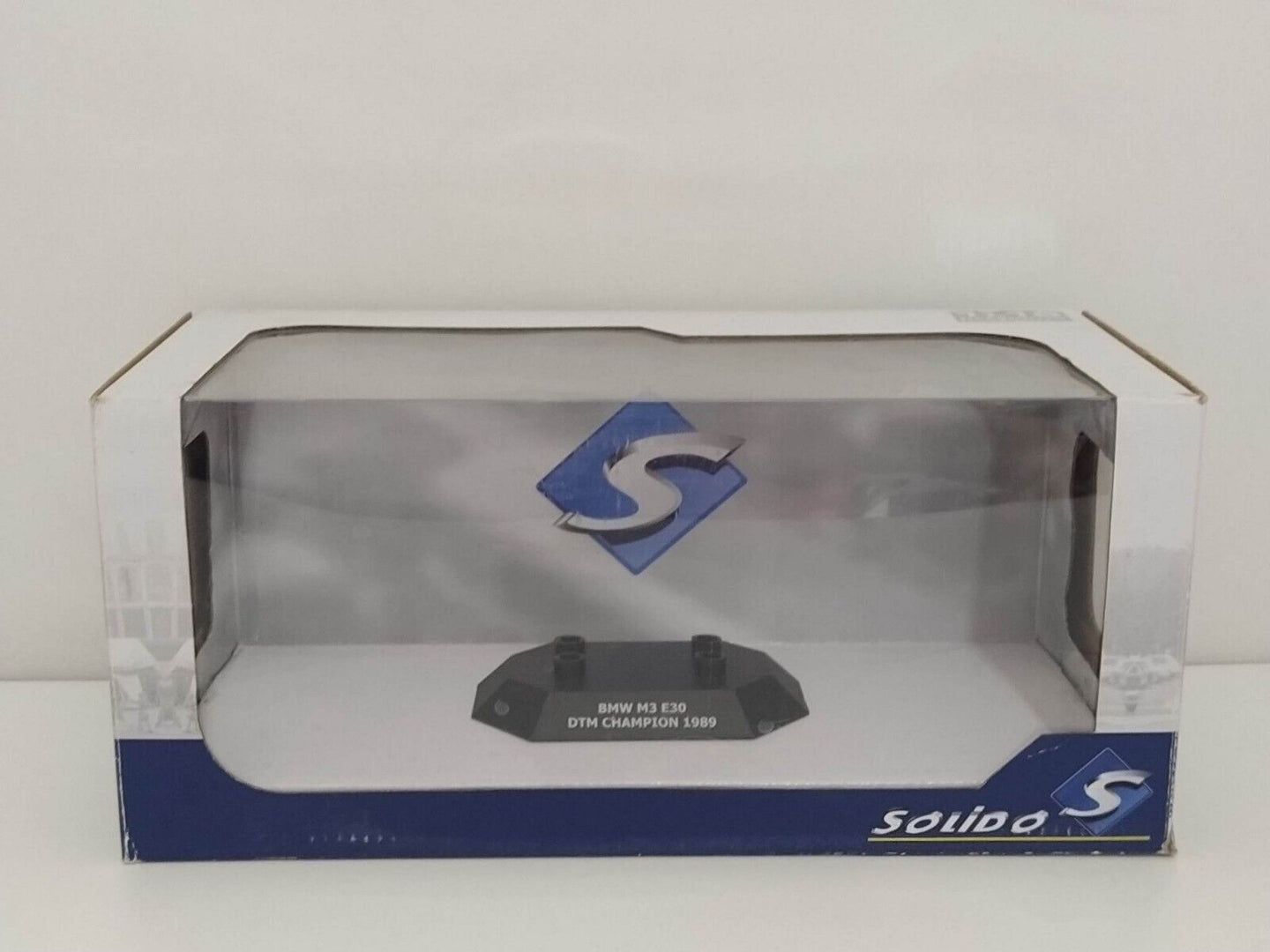 Box +Basetta BMW M3 E30 DTM Champion - Solido 1:18 (Solo Box)