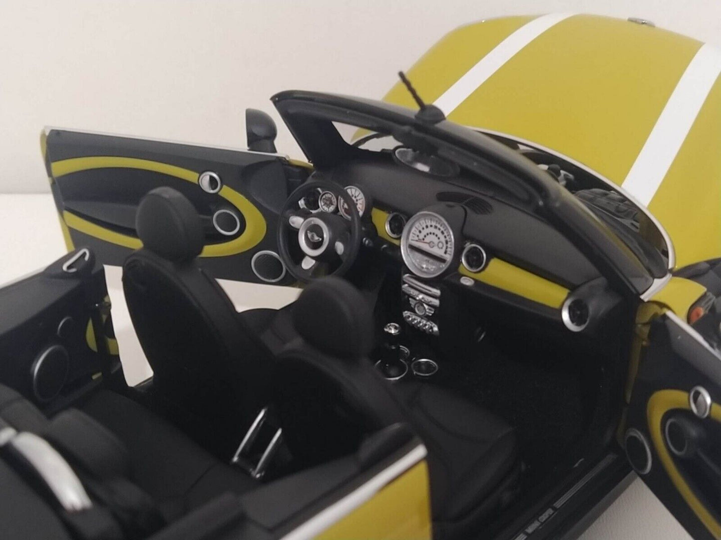 Mini Cooper Convertible 2009 - Kyosho 1:18 GM Shop