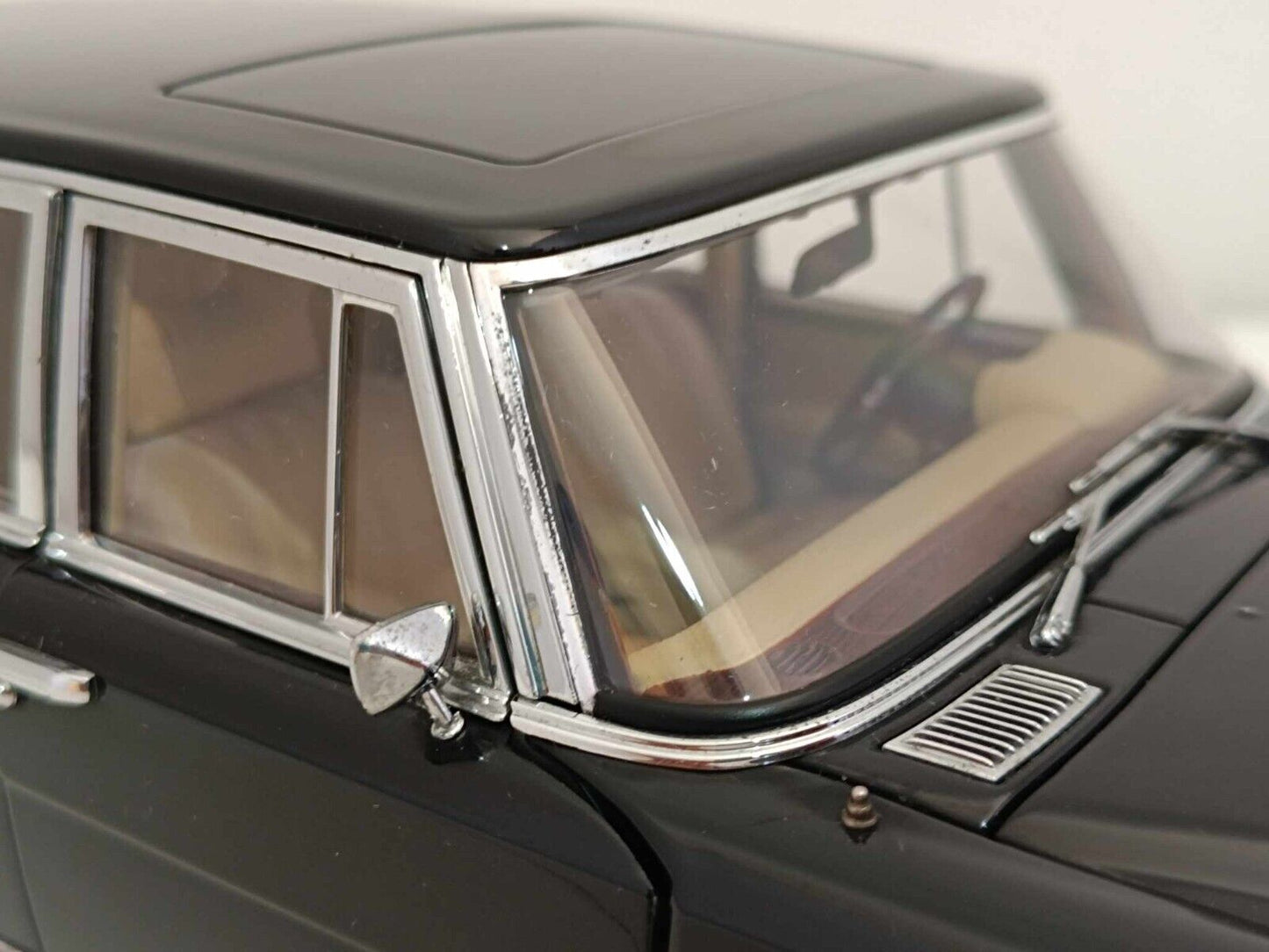 Mercedes Benz 600 SWB (VERY RARE) - Autoart Signature 1:18 GM Shop