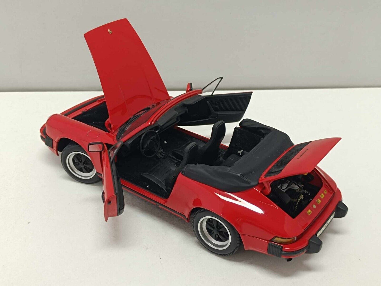Porsche 911 Carrera Cabriolet 1983 Red Rosso - Minichamps 1:18 Rare