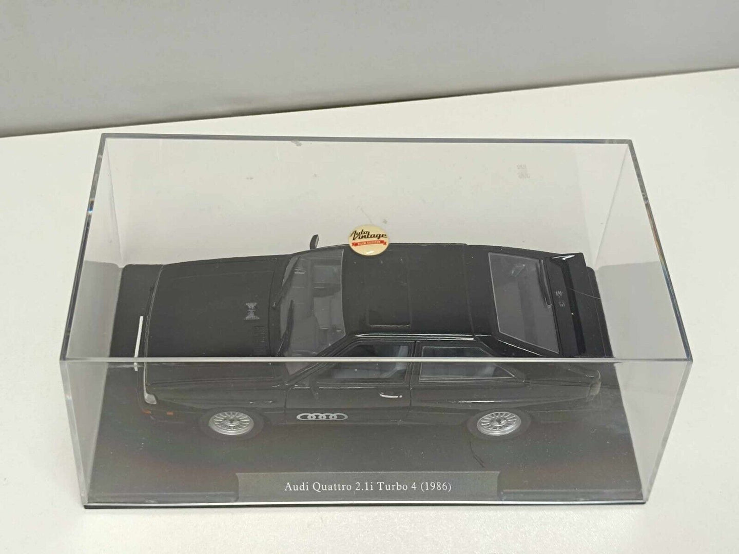 Audi Quattro 2.li Turbo 4 Nero Black 1986 Edicola Leo Models 1:24 Usato + Teca