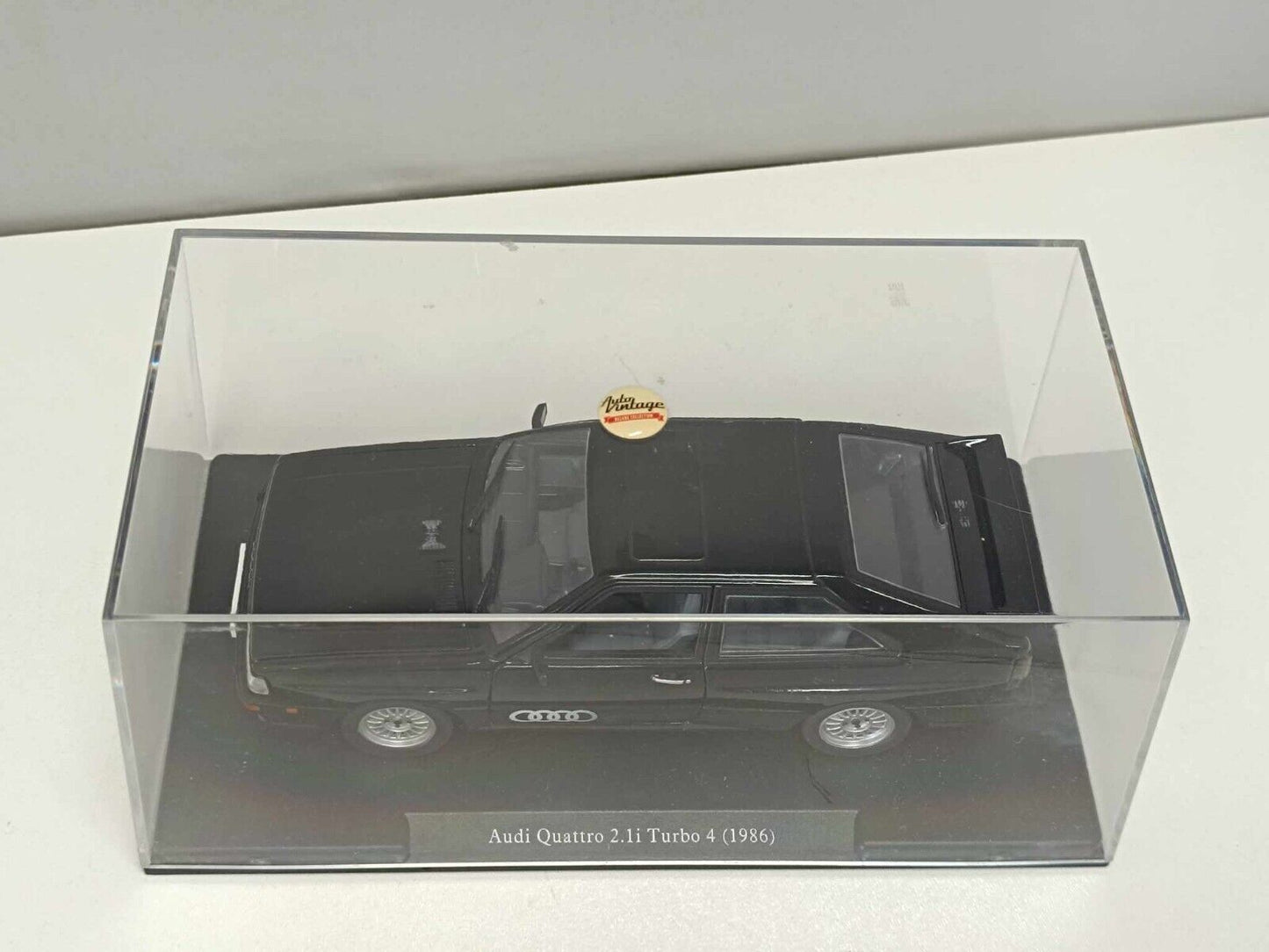 Audi Quattro 2.li Turbo 4 Nero Black 1986 Edicola Leo Models 1:24 Usato + Teca