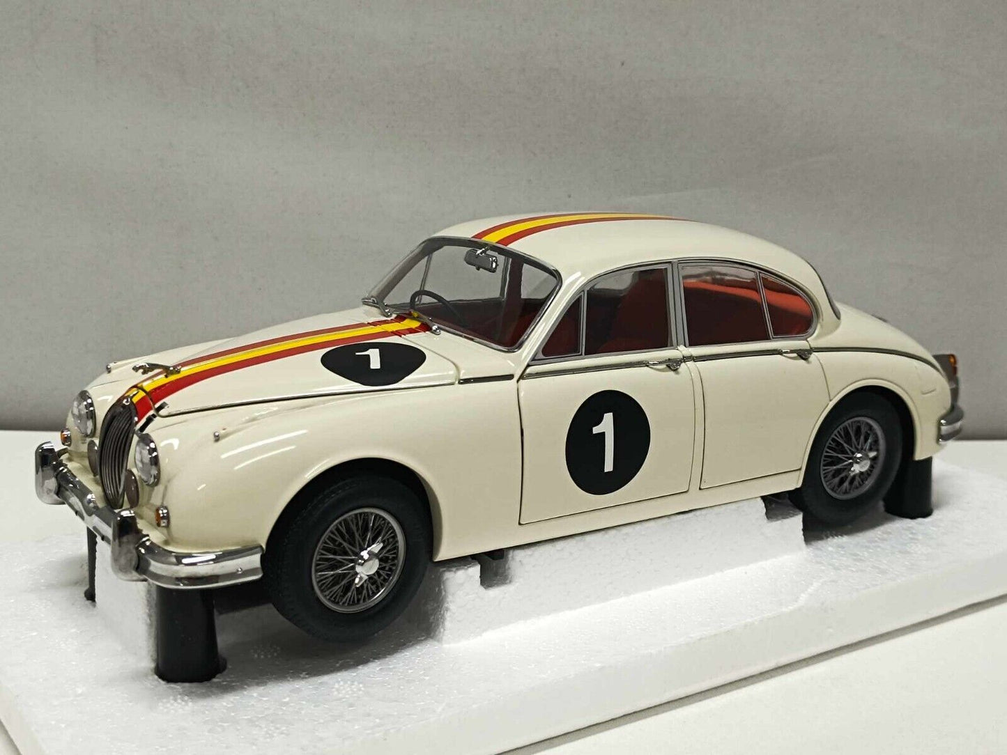 Jaguar Mark 2 3.8 Bob Jane 1962 #1 - Model-Icons 1:18 Limited Edition 2000 pezzi