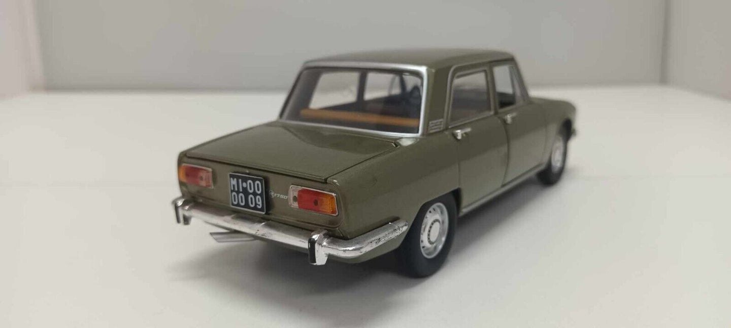 Alfa Romeo 1750 Berlina 1978 Verde Metallizzato Edicola Leo Models 1:24 Usato