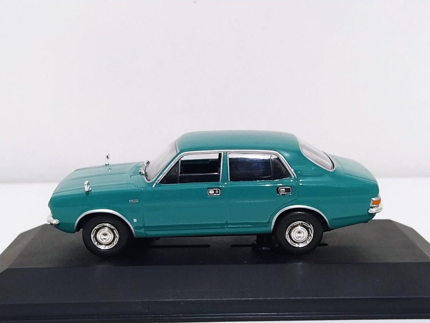 Morris Marina 1300 Super Aqua - Corgi 1:43 GM Shop