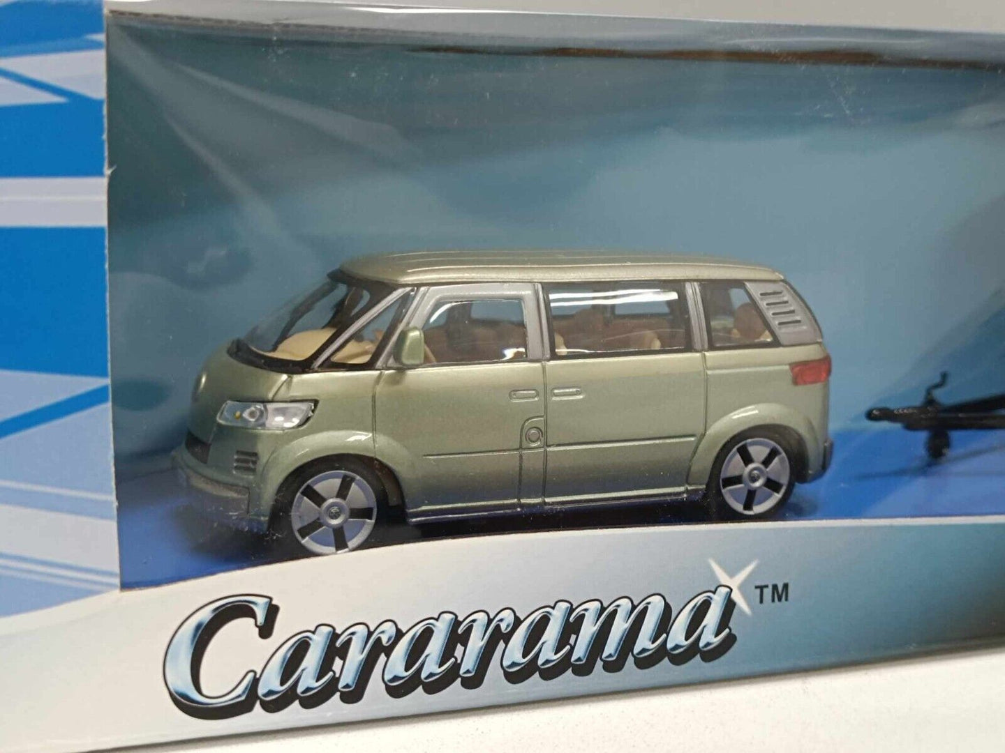 Volkswagen Microbus 2001 Verde  Green + Van Porta Cavalli - Cararama 1:43 Nuovo