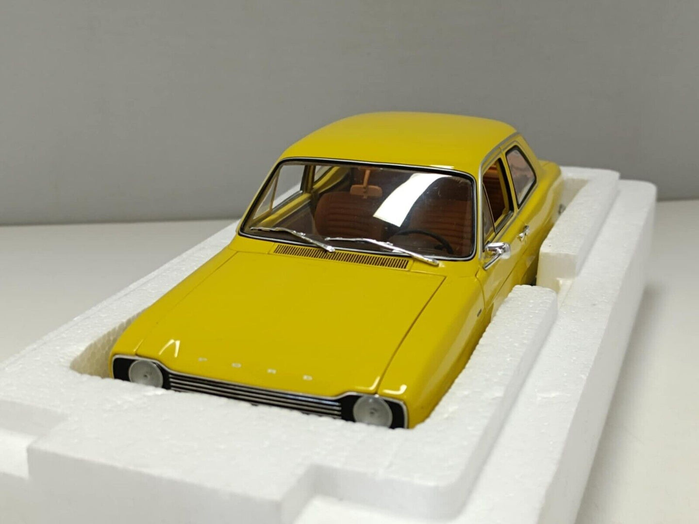 Ford Escort I Street 1971 Giallo Yellow Minichamps 1:18 Usato + Box 1/18