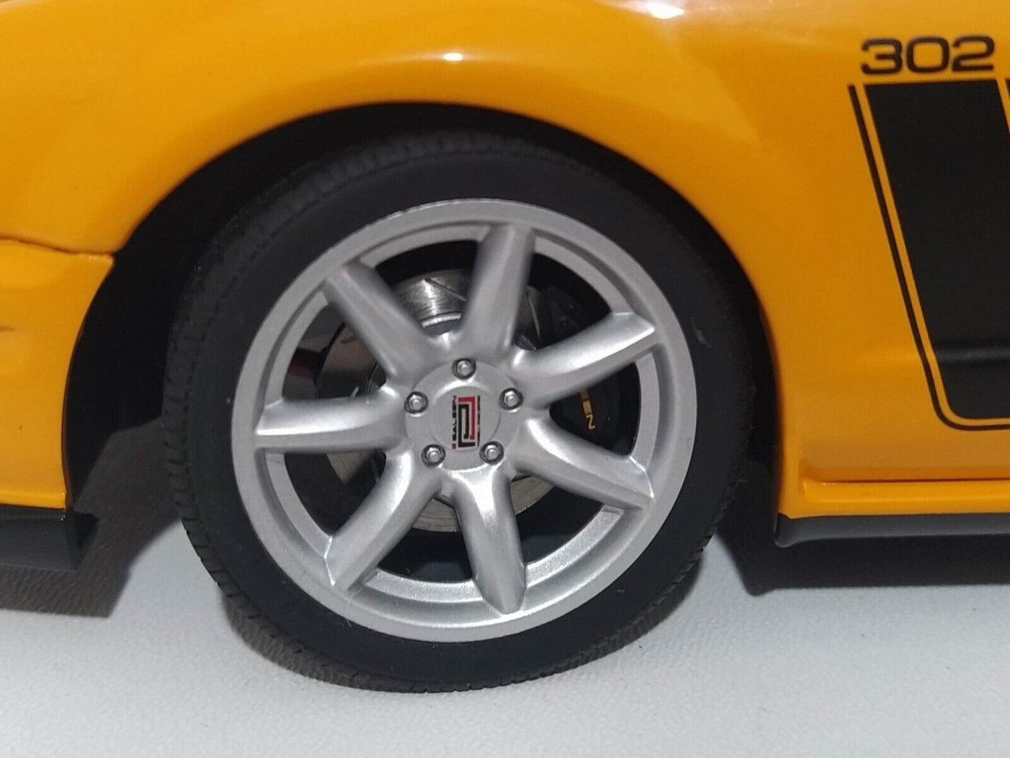 Saleen Mustang Parnelli Jones #15 2007 - Autoart 1:18
