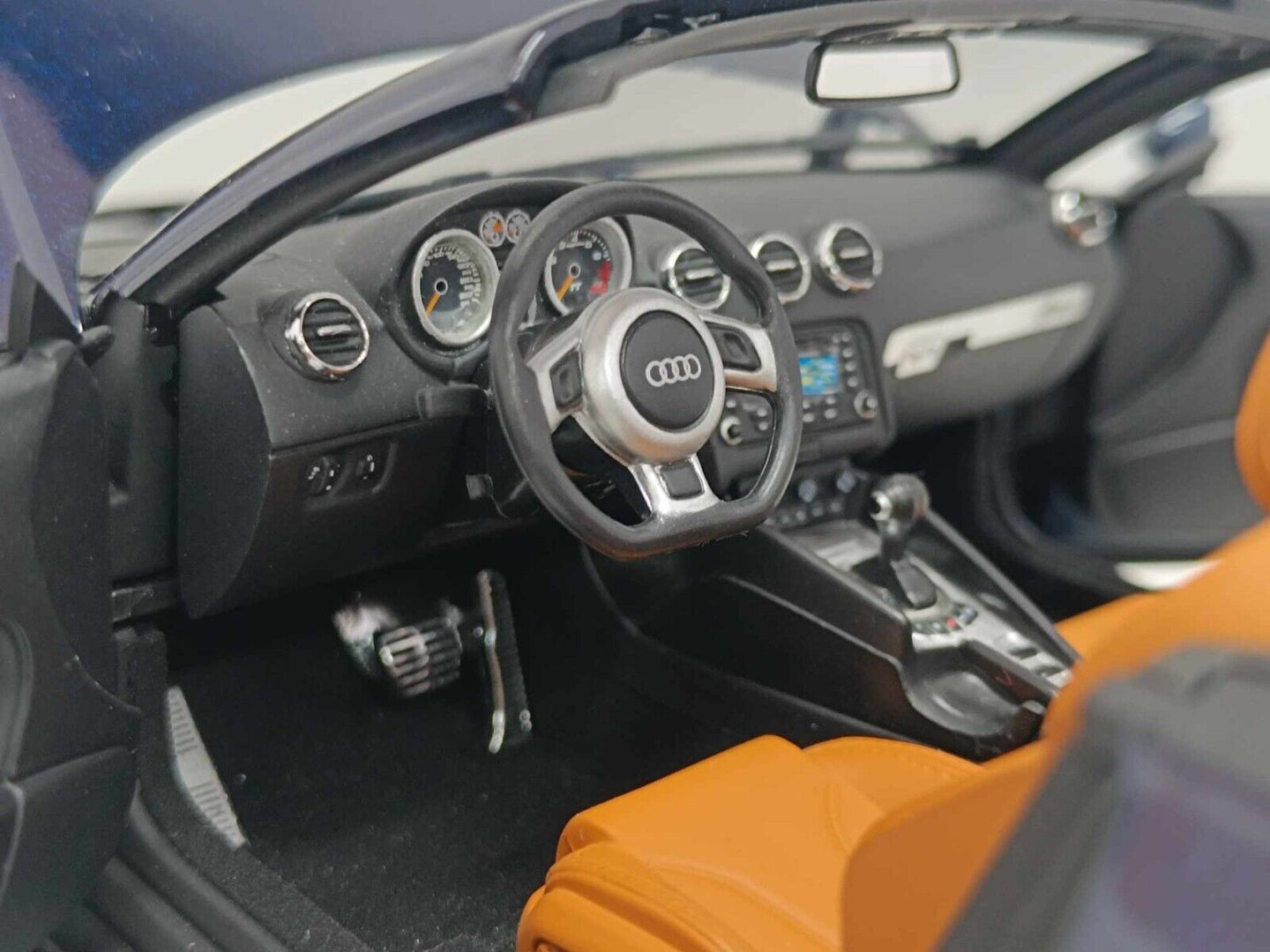 Audi TT Roadster 2006 Tiefseeblau - Minichamps Dealers Edition 1:18 GM Shop