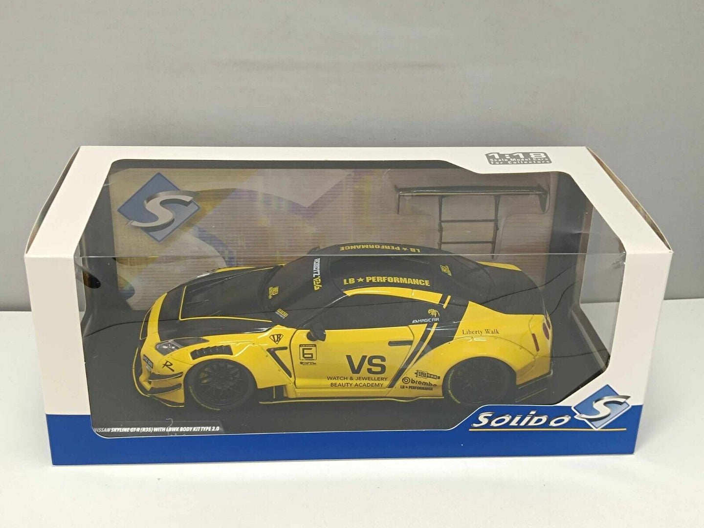 Nissan GTR R35 LB Liberty Walk Type 2 - 2020 Yellow Giallo Solido 1:18 Nuovo