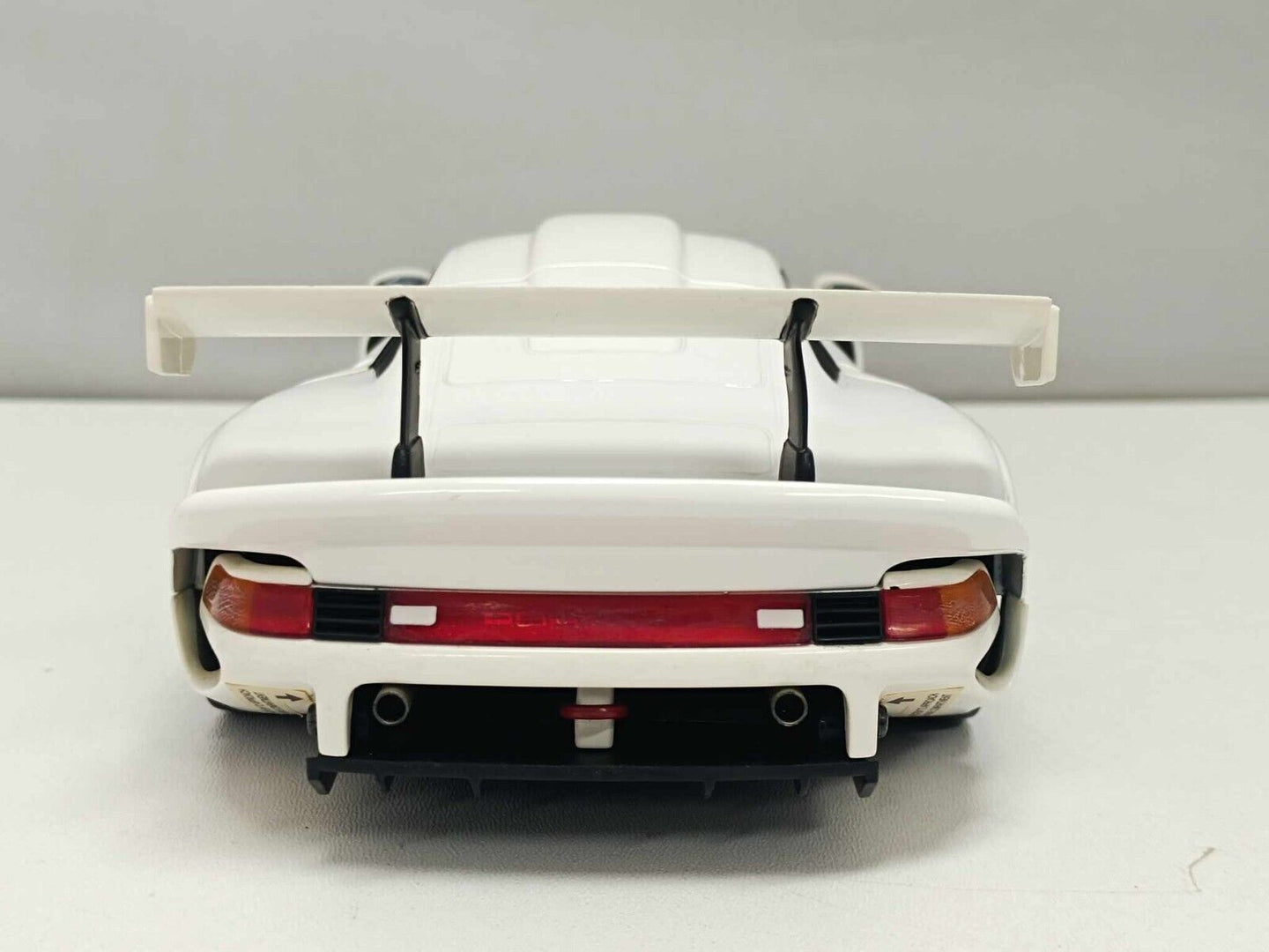 Porsche 911 GT1 White 1996 - UT Models 1:18