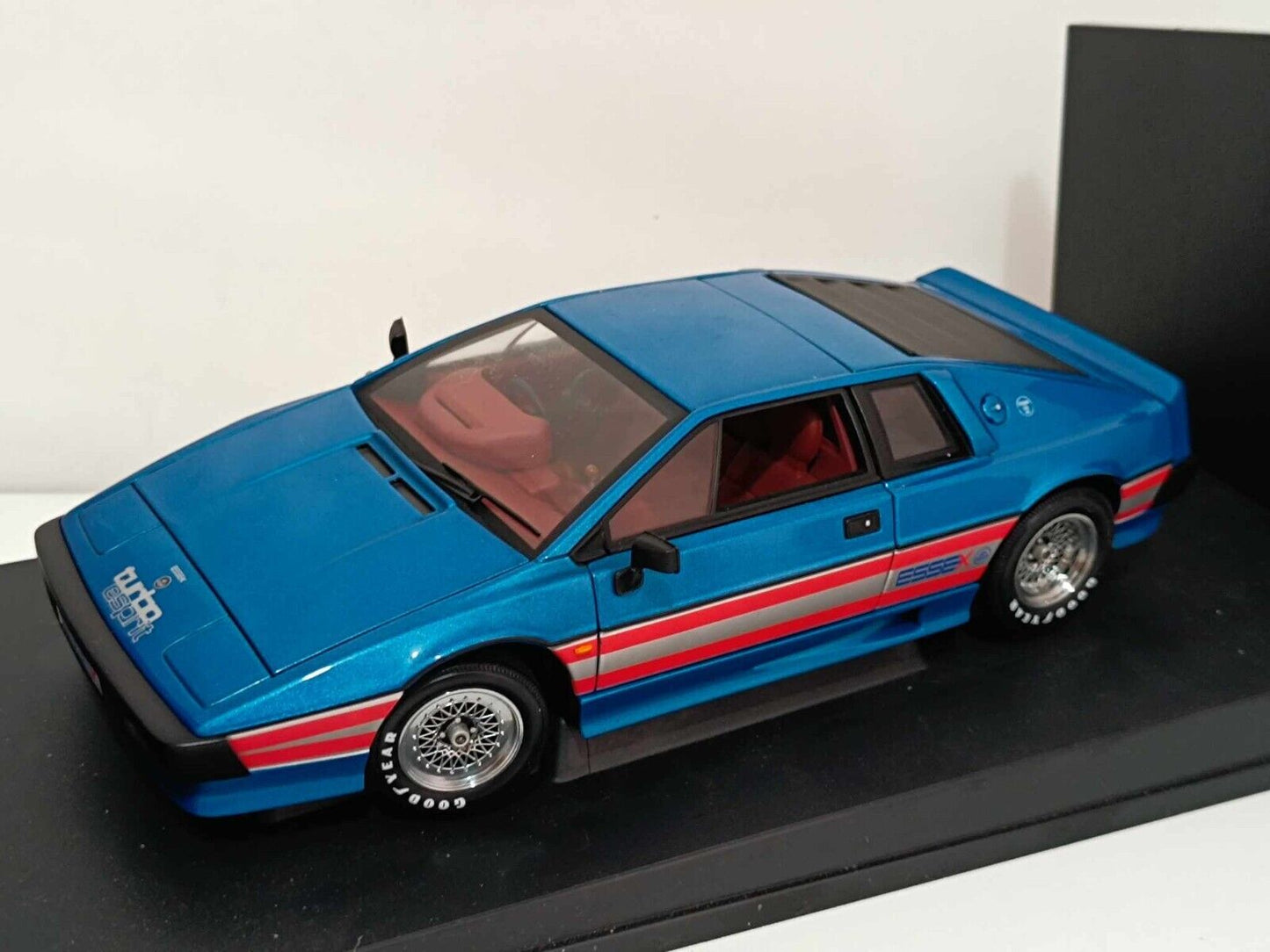 Lotus Esprit Turbo Essex Blue RHD - Autoart 1:18 GM Shop 
