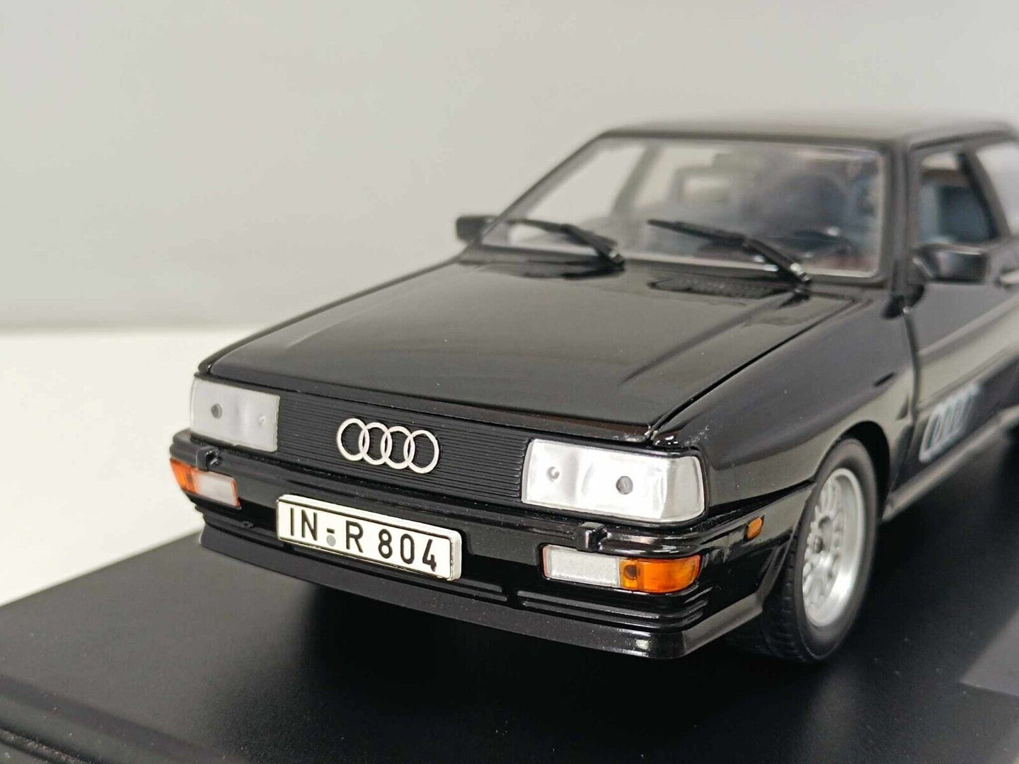Audi Quattro 2.li Turbo 4 Nero Black 1986 Edicola Leo Models 1:24 Usato + Teca