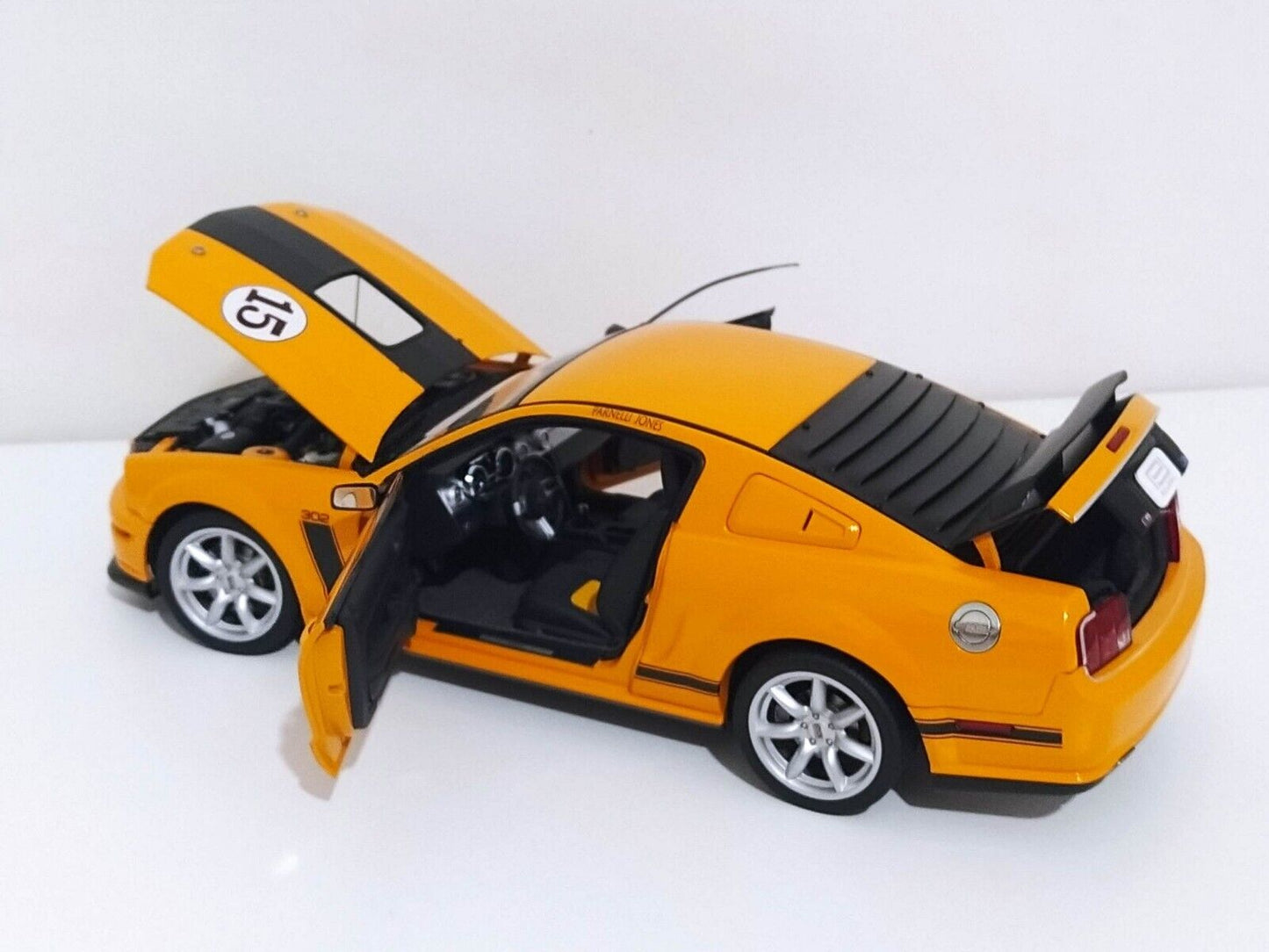 Saleen Mustang Parnelli Jones #15 2007 - Autoart 1:18