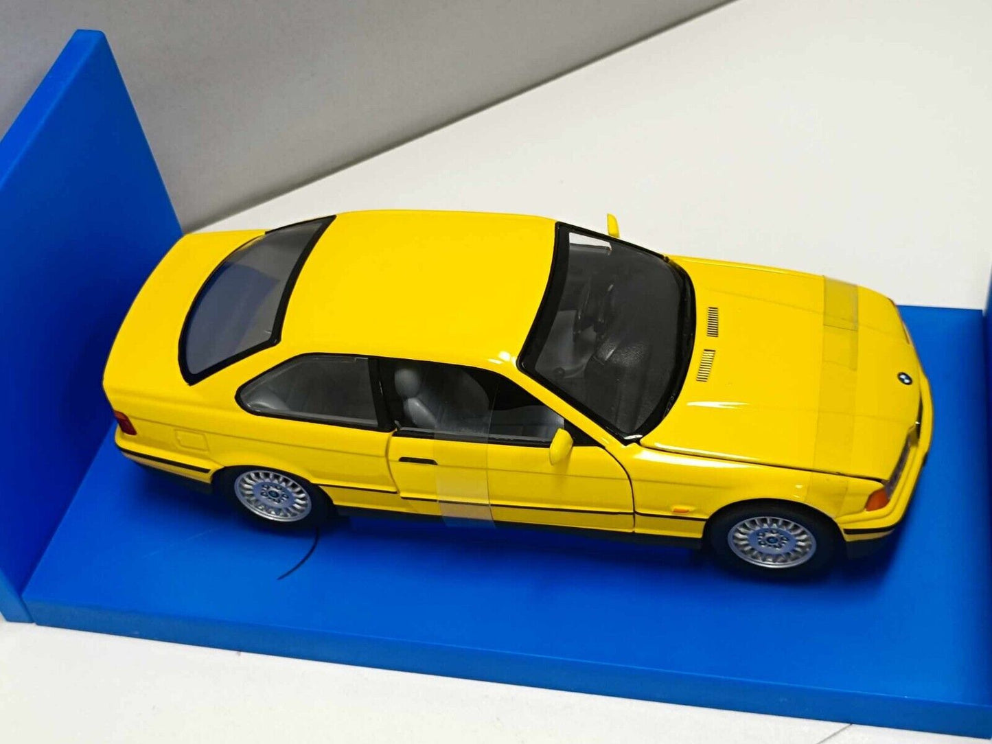 BMW Serie 3 Series Coupé UT Models 1:18 Giallo Yellow Usato + Box 1/18