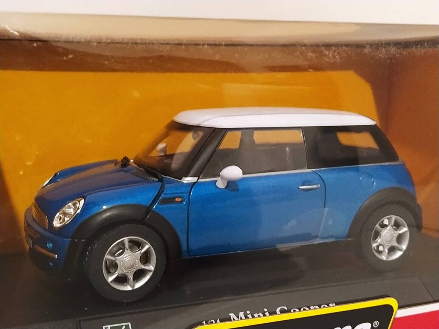 Mini Cooper - Cararama 1:24 GM Shop