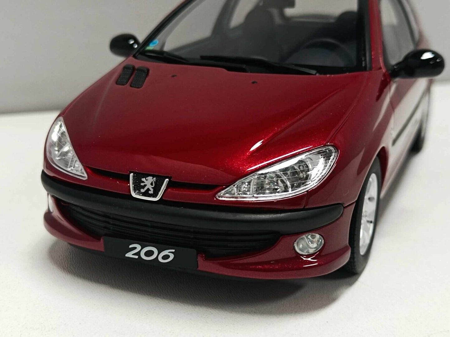 Peugeot 206 S16 Red 2003 - Ottomobile 1:18 Nuovo Limited Edition
