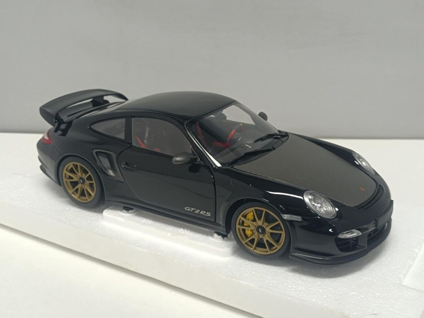 Porsche 911 GT2 RS 2011 Black With Gold Wheels Minichamps 1:18 Usato + Box Rare