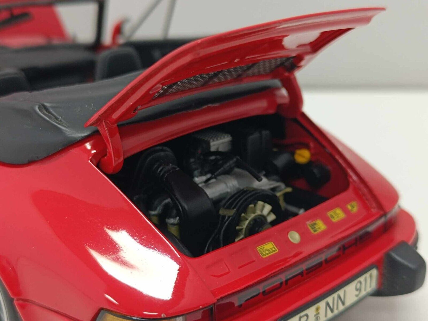Porsche 911 Carrera Cabriolet 1983 Red Rosso - Minichamps 1:18 Rare