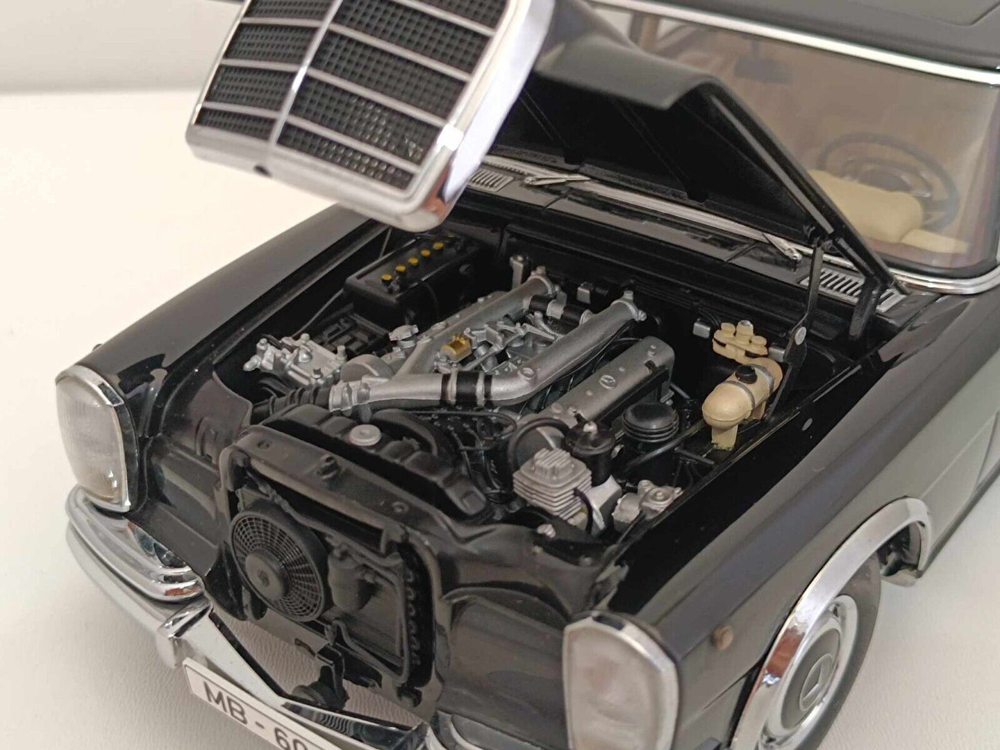 Mercedes Benz 600 SWB (VERY RARE) - Autoart Signature 1:18 GM Shop