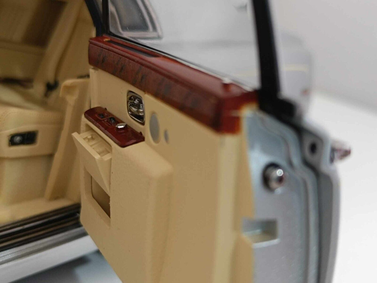 Rolls-Royce Phantom Extended Wheelbase (Very Rare) - Kyosho 1:18 GM Shop