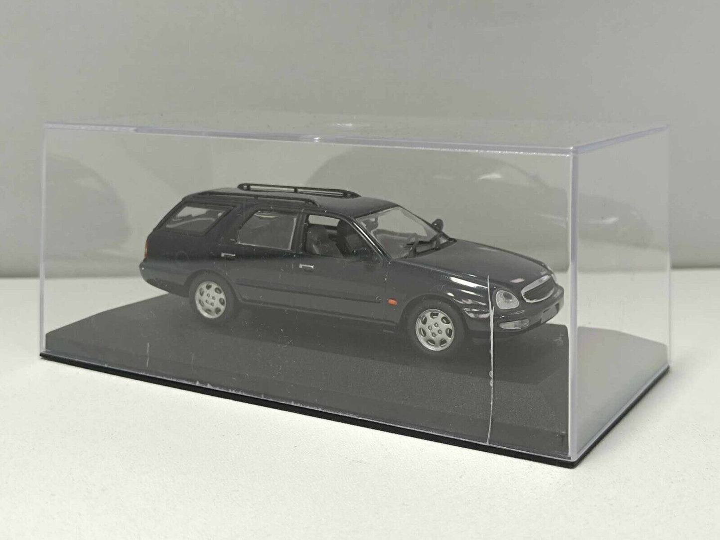 Ford Scorpio Break 1995 Blue Navy - Minichamps 1:43 + Teca