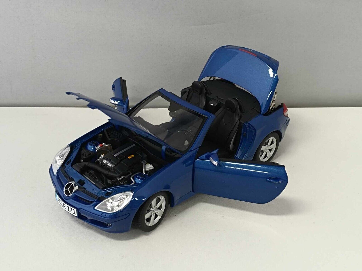 Mercedes-Benz SLK Class 2004 Minichamps 1/18 Blu Metallizzato Usato + Box
