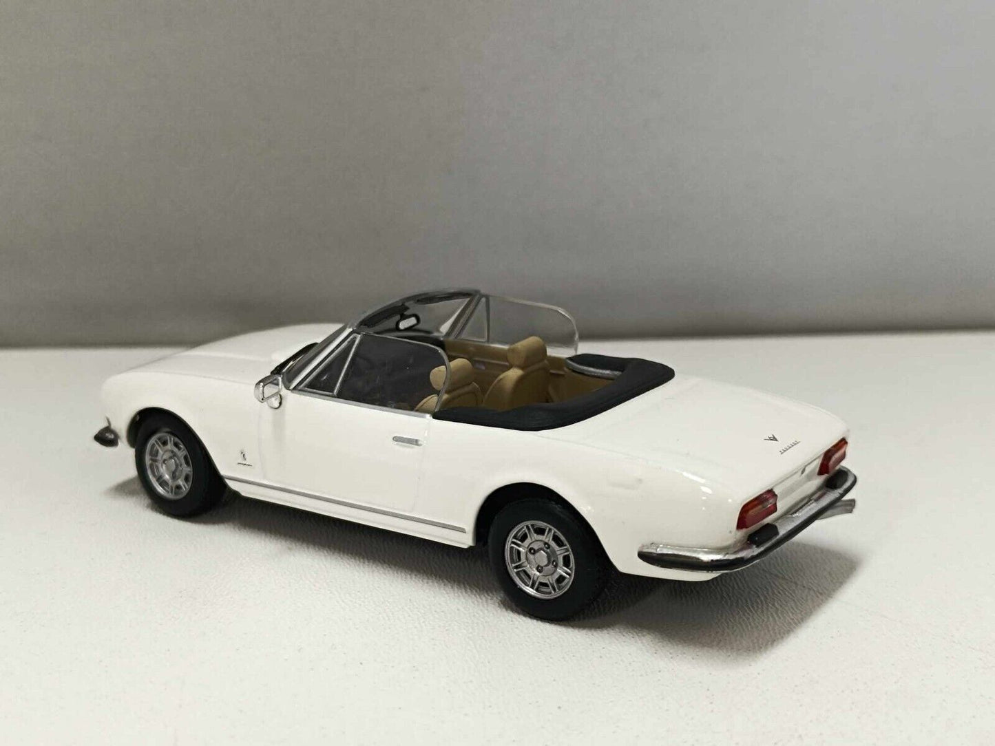 Peugeot 504 Cabriolet 1977 Blanc Alaska Minichamps 1:43 Limited Edition 2.640 Pz