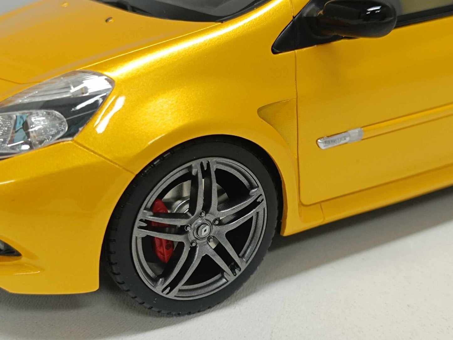 Renault Clio 3 RS ph.2 Sport Cup yellow 2010 Ottomobile 1:18 Nuovo Limited