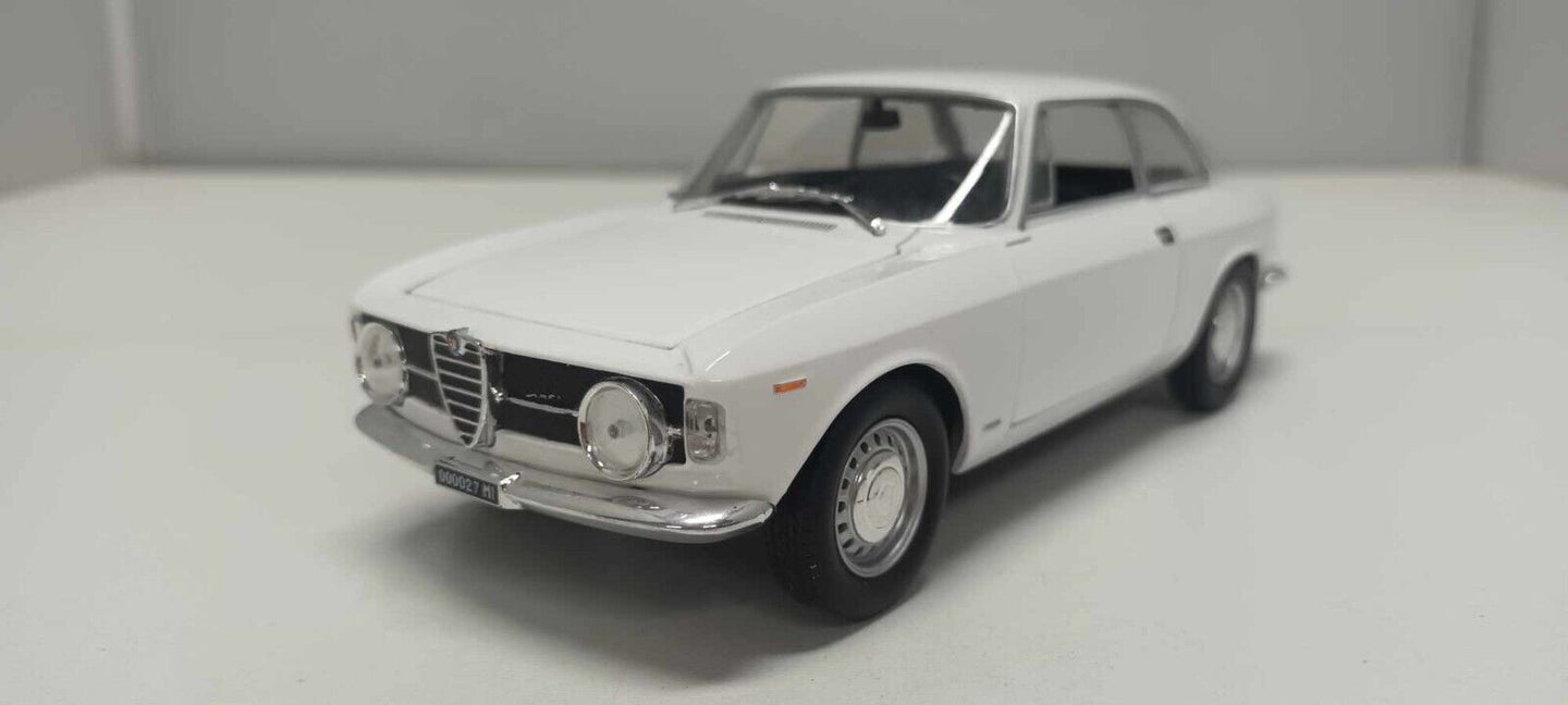 Alfa Romeo Giulia GT 1300 Junior 1965 Bianco White Edicola By Metro 1:24 Usato
