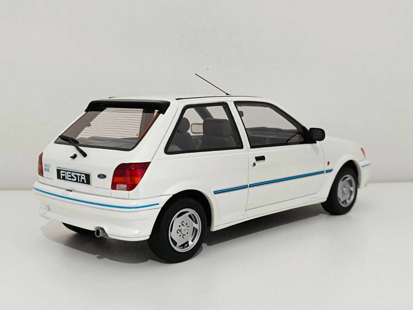 Ford Fiesta XR2I Mk3 1989 Bianco White Ottomobile 1:18 Nuovo OT967UVI 1/18