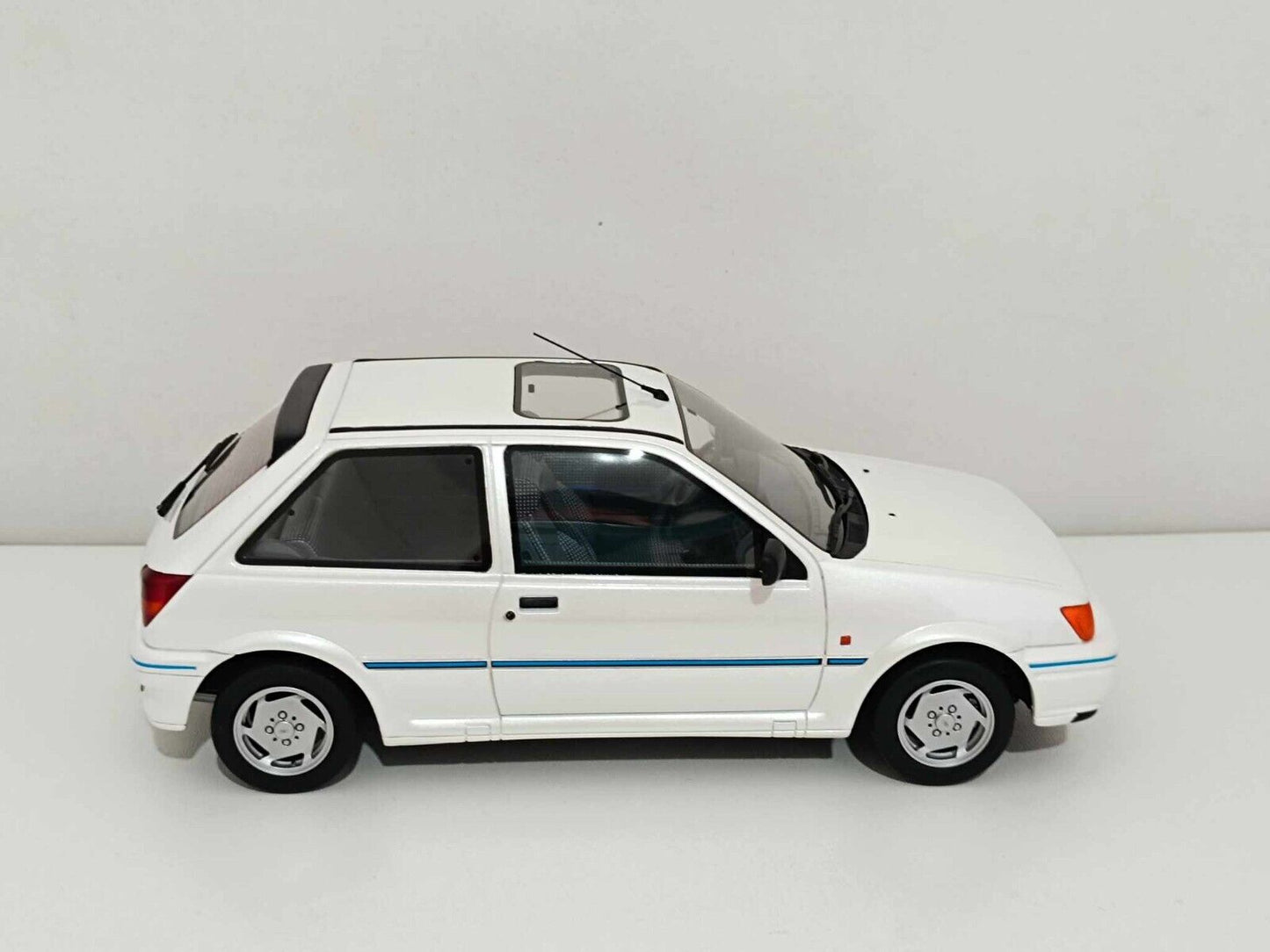 Ford Fiesta XR2I Mk3 1989 Bianco White Ottomobile 1:18 Nuovo OT967UVI 1/18