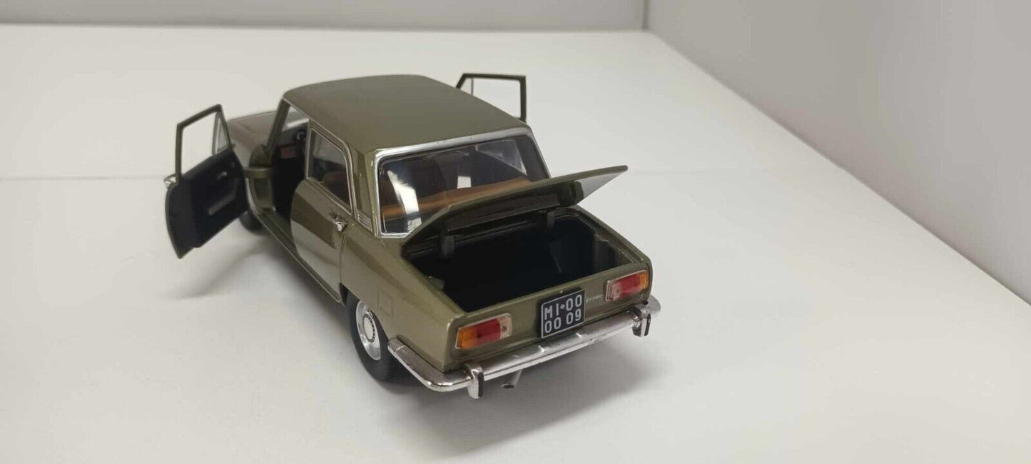 Alfa Romeo 1750 Berlina 1978 Verde Metallizzato Edicola Leo Models 1:24 Usato
