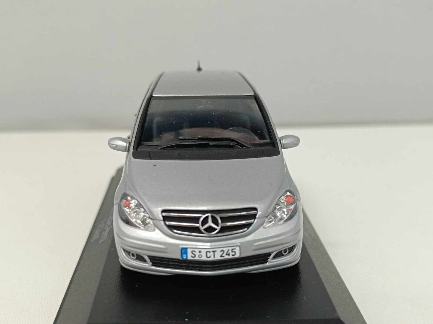 Mercedes-Benz B-Klasse W245 Minichamps 1/43 Polarsilver Usato + Teca