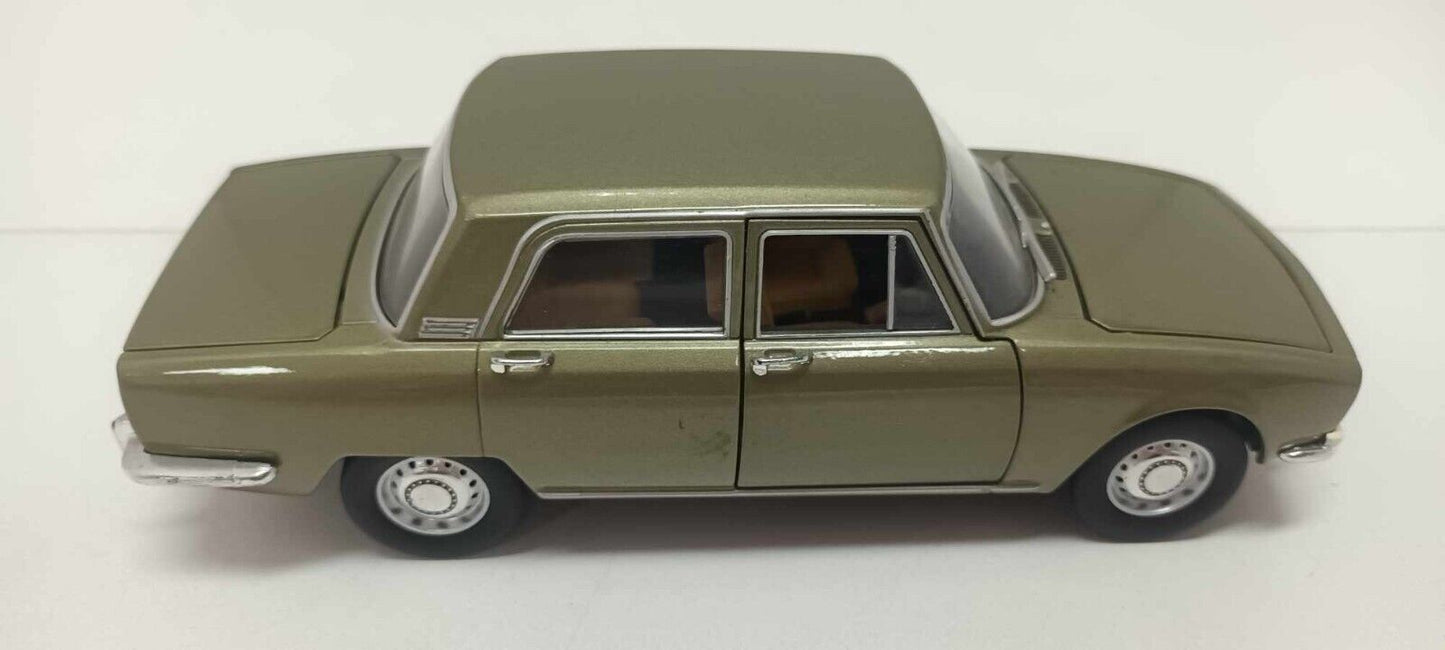 Alfa Romeo 1750 Berlina 1978 Verde Metallizzato Edicola Leo Models 1:24 Usato