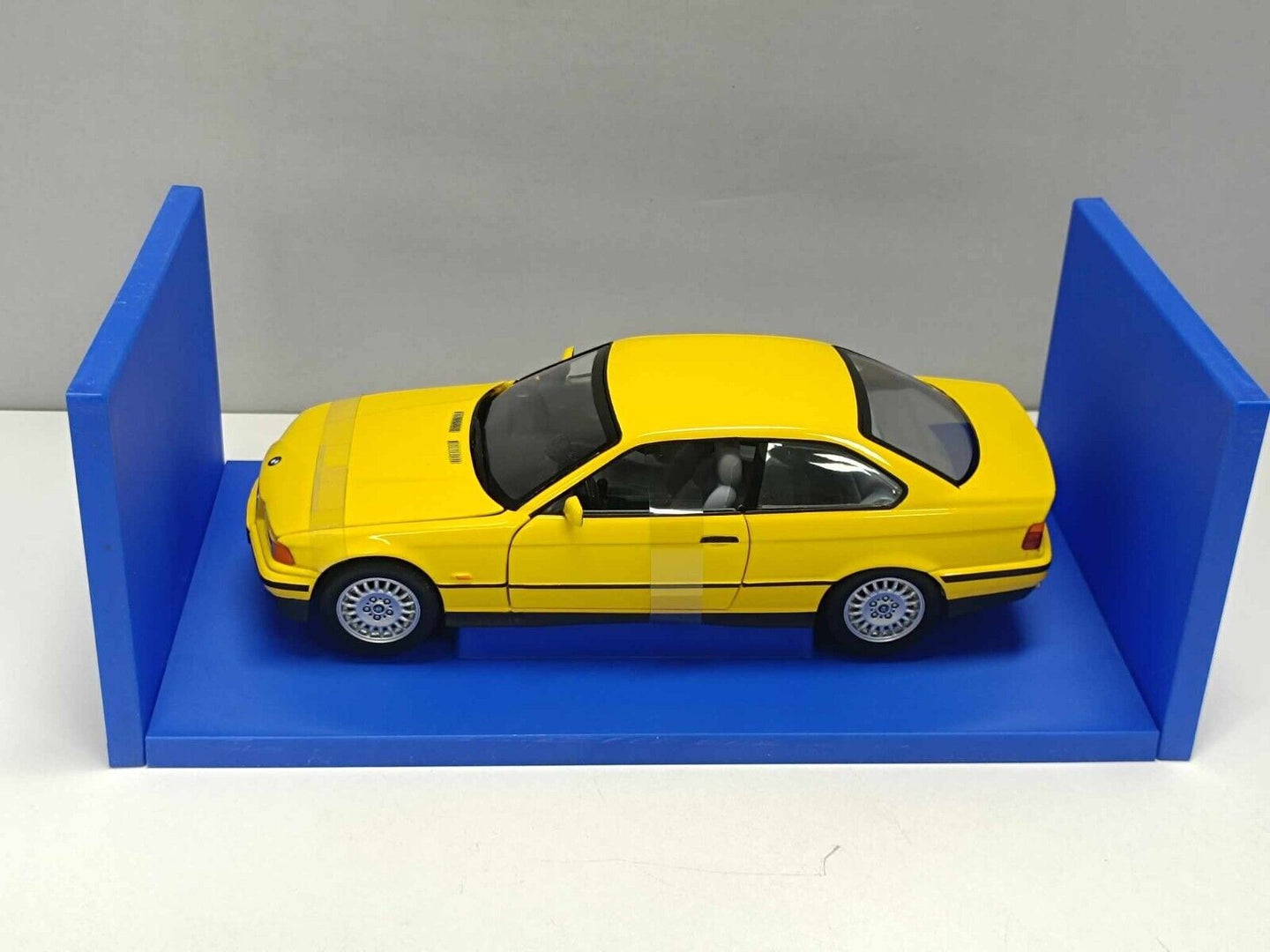 BMW Serie 3 Series Coupé UT Models 1:18 Giallo Yellow Usato + Box 1/18