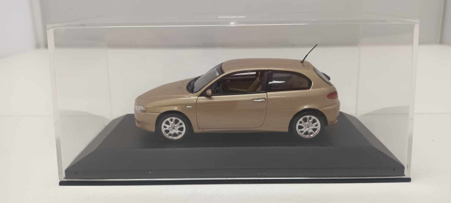 Alfa Romeo 147 Restyling 2 Serie 2005 Gold Luci Di Amalfi Minichamps 1:43 Teca