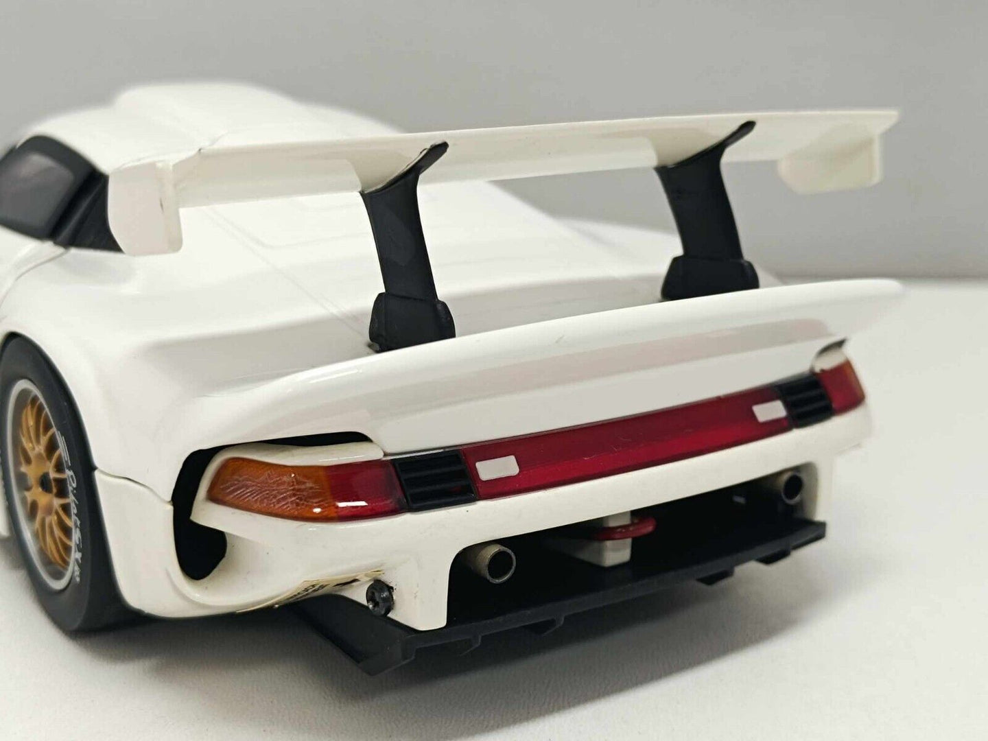 Porsche 911 GT1 White 1996 - UT Models 1:18