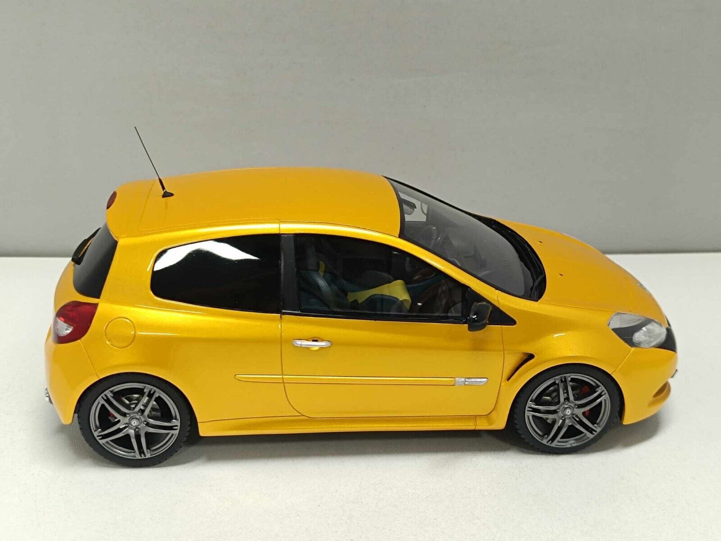 Renault Clio 3 RS ph.2 Sport Cup yellow 2010 Ottomobile 1:18 Nuovo Limited