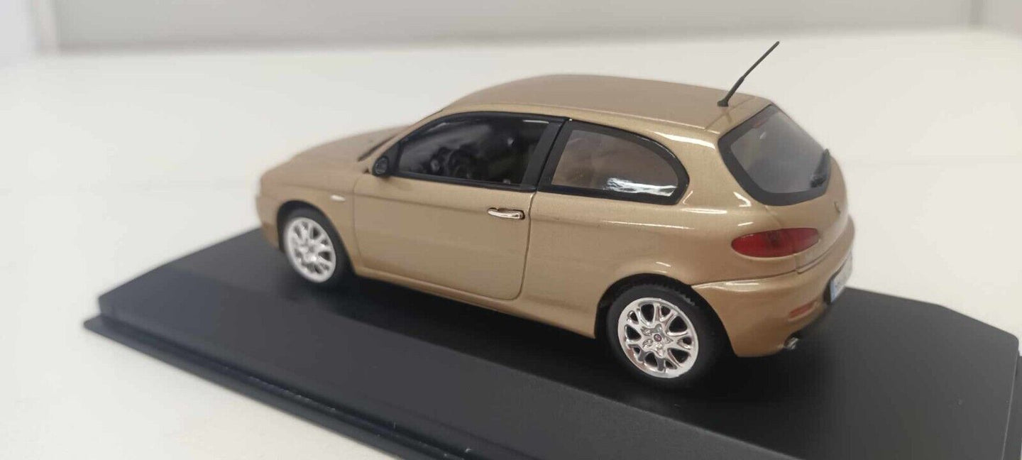 Alfa Romeo 147 Restyling 2 Serie 2005 Gold Luci Di Amalfi Minichamps 1:43 Teca