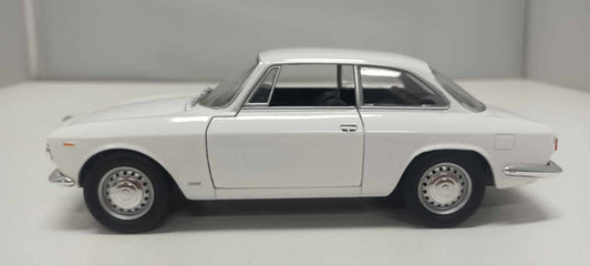 Alfa Romeo Giulia GT 1300 Junior 1965 Bianco White Edicola By Metro 1:24 Usato