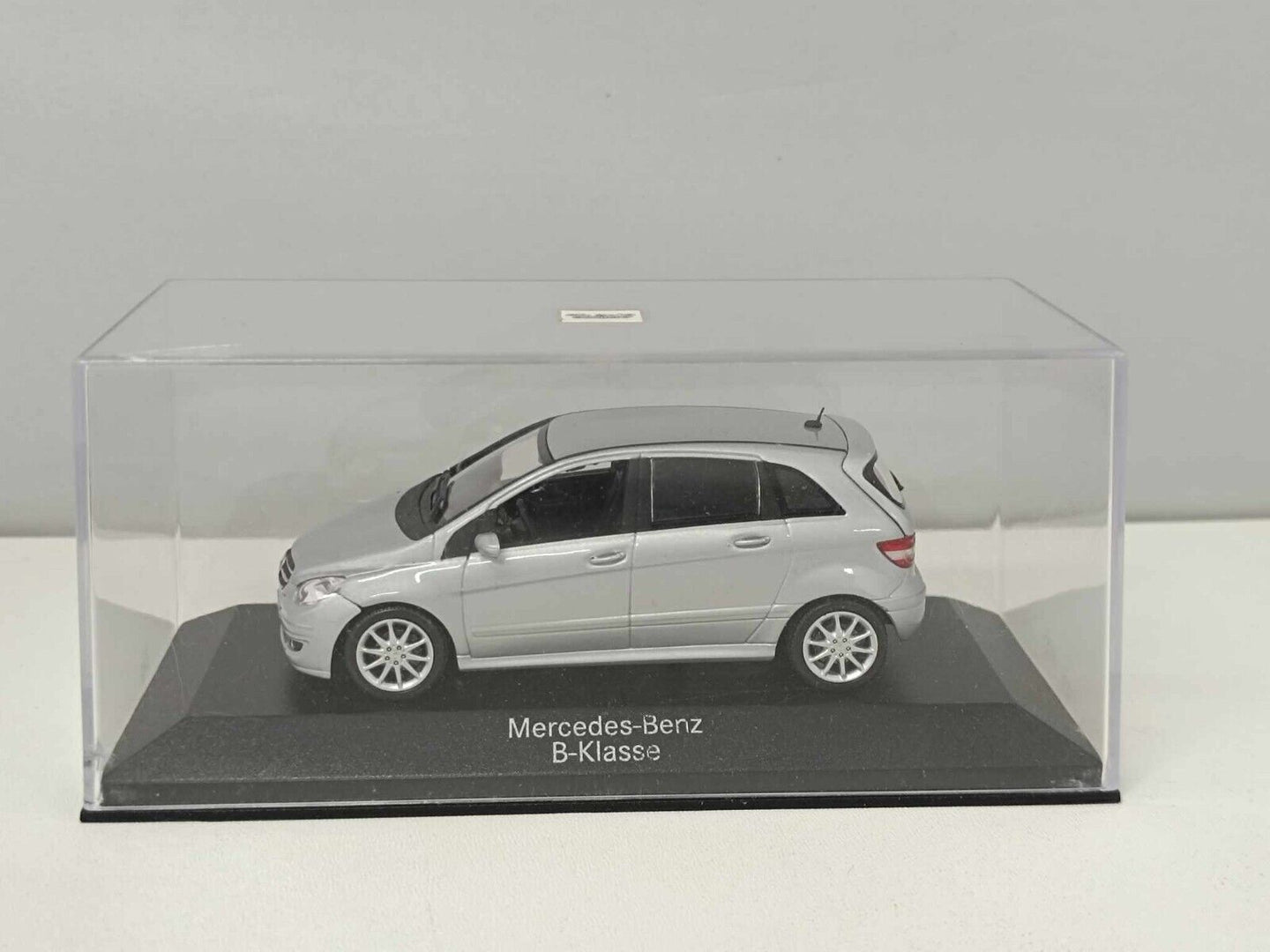 Mercedes-Benz B-Klasse W245 Minichamps 1/43 Polarsilver Usato + Teca