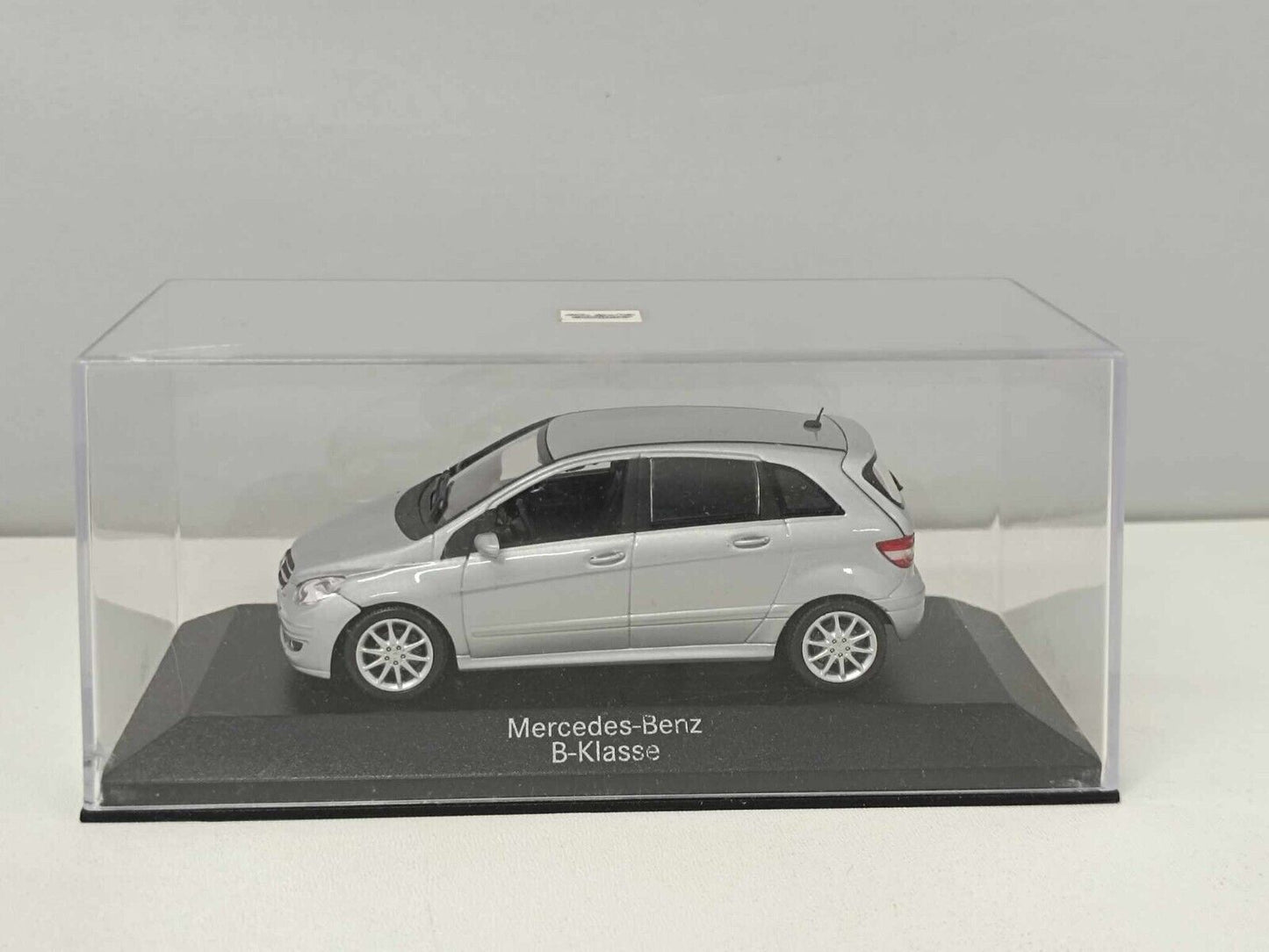 Mercedes-Benz B-Klasse W245 Minichamps 1/43 Polarsilver Usato + Teca