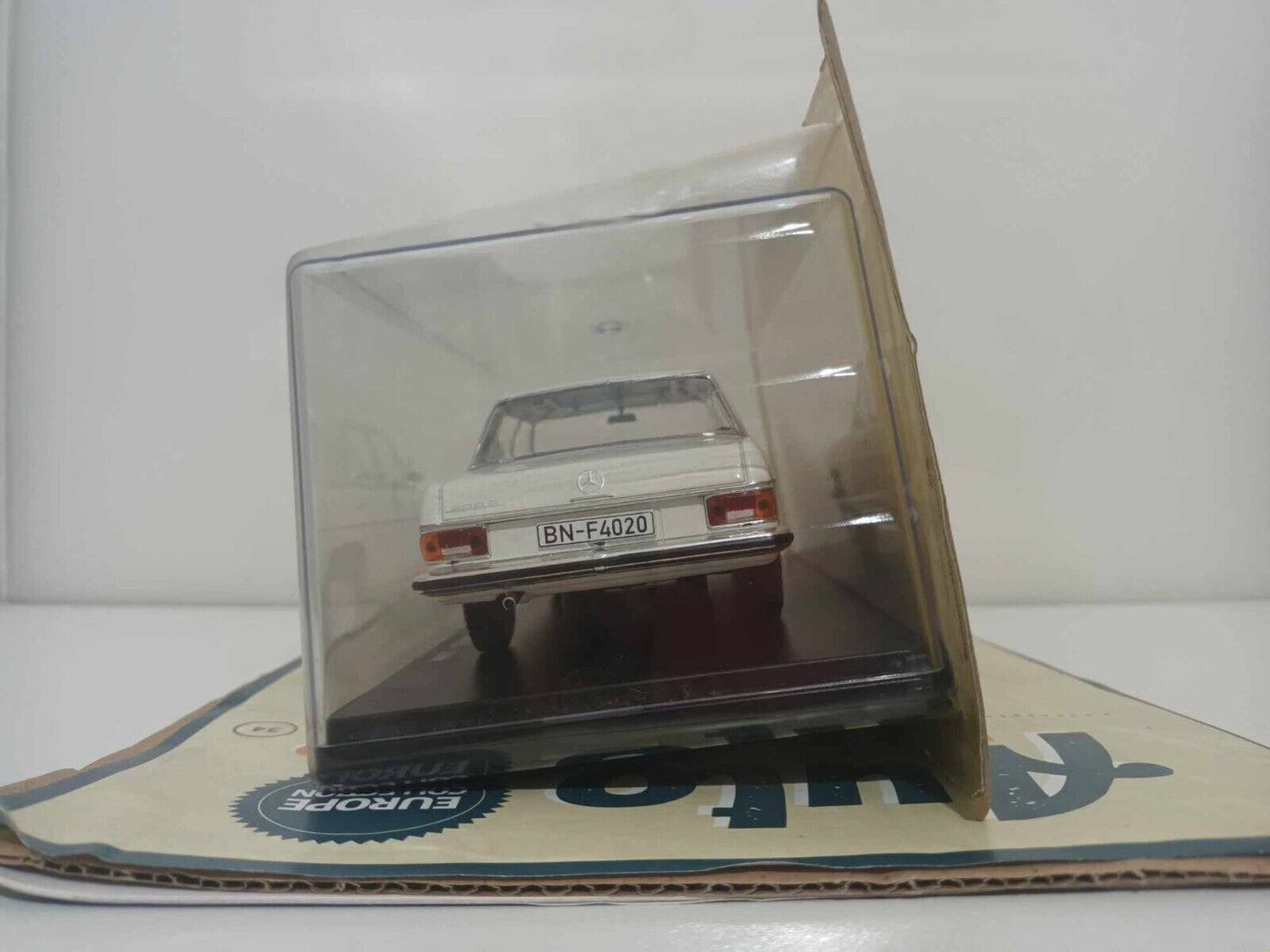 Mercedes Benz W115 200 D 1968 Bianco 1:24 Edicola Auto Vintage GM Shop