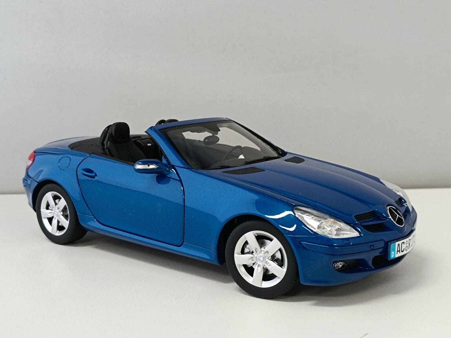 Mercedes-Benz SLK Class 2004 Minichamps 1/18 Blu Metallizzato Usato + Box