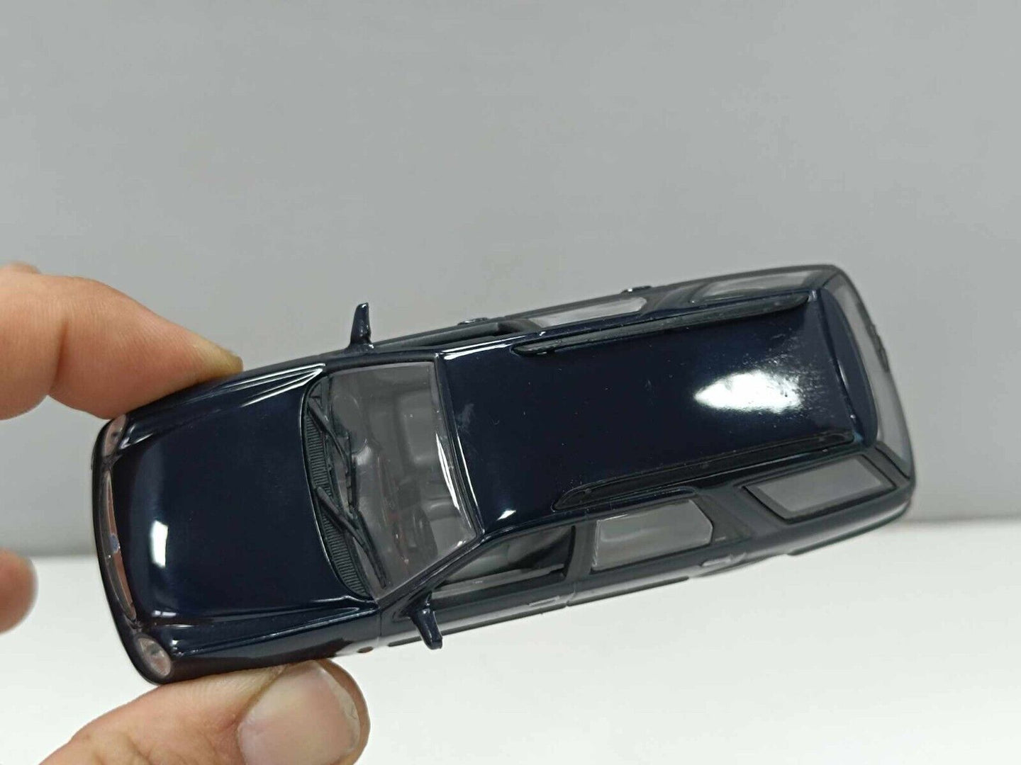 Ford Scorpio Break 1995 Blue Navy - Minichamps 1:43 + Teca