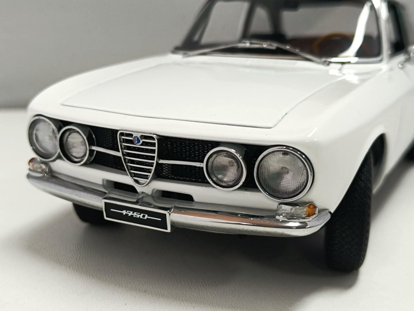 Alfa Romeo 1750 GTV 1967 White Bianco - Autoart 1:18 Usato 1/18