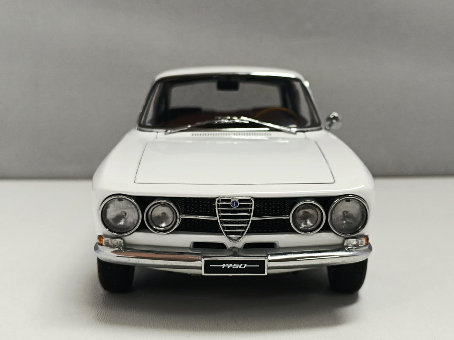 Alfa Romeo 1750 GTV 1967 White Bianco - Autoart 1:18 Usato 1/18